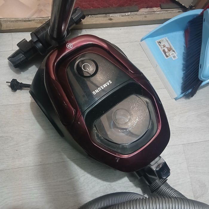 Продам пылесос рабочий но...