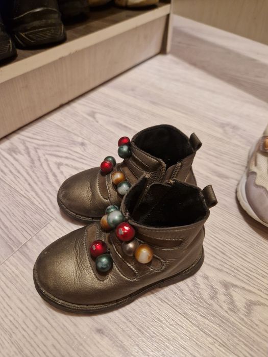 Продам батинки на девочку