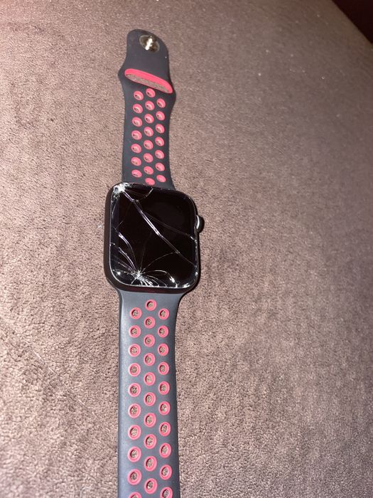 Apple watch SE - счупено стъкло
