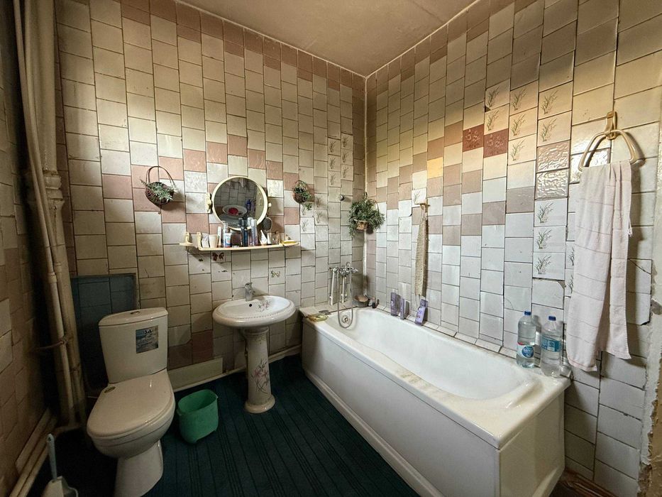 BUXORODA TAYYOR 8 Sotiqli hovli sotiladi