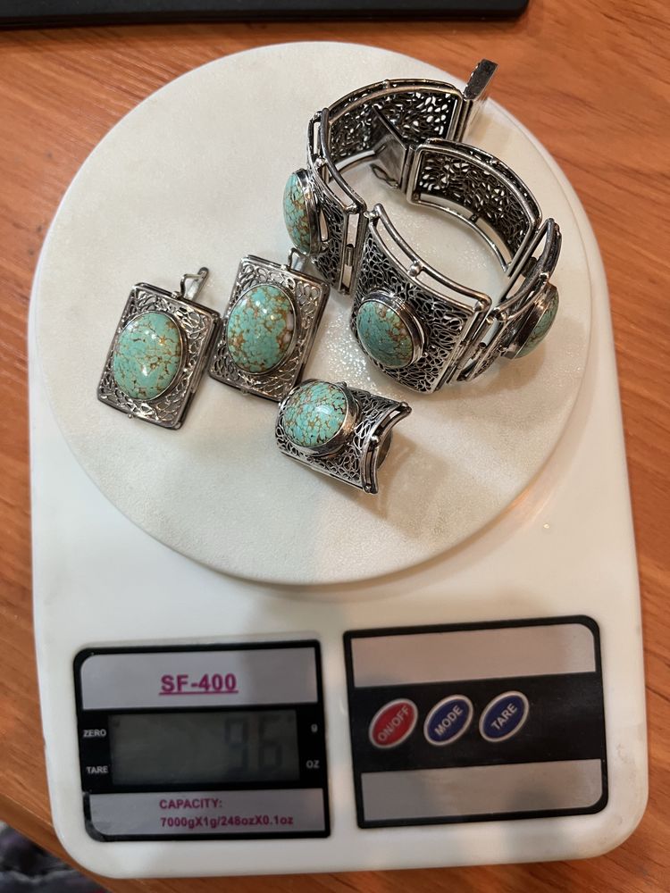 Продам комплект из серебра