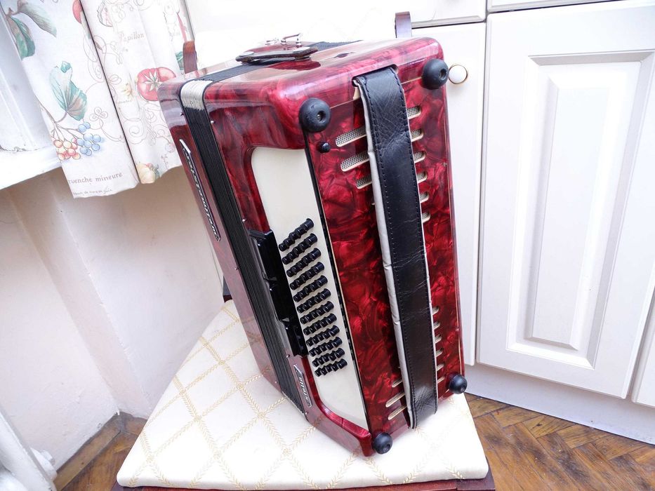 Акордеон Велтмайстер Стела 60 баса