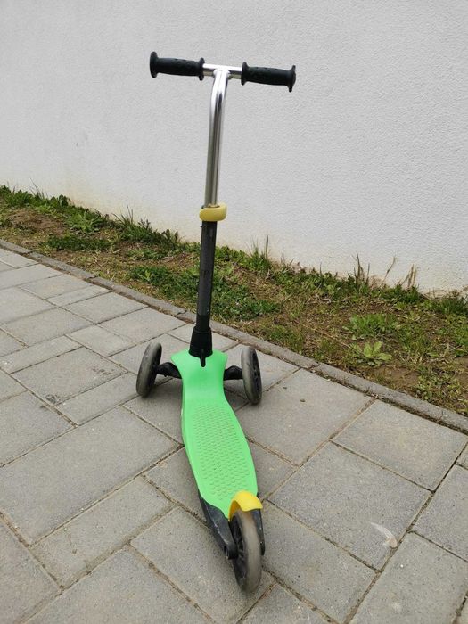 Trotinetă adaptată pentru copii