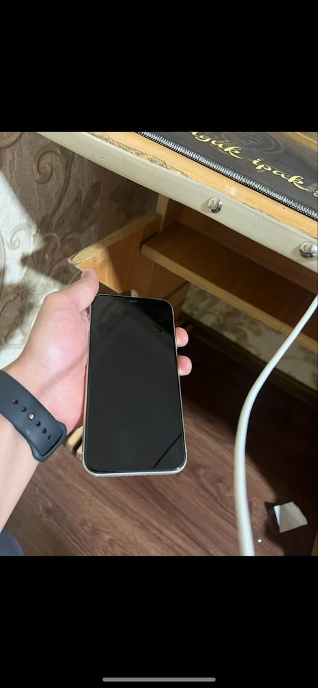 Iphone 11 ideal. Qurt 64gb 86% 1 sim+esim bunaqasi yoq xaliiii