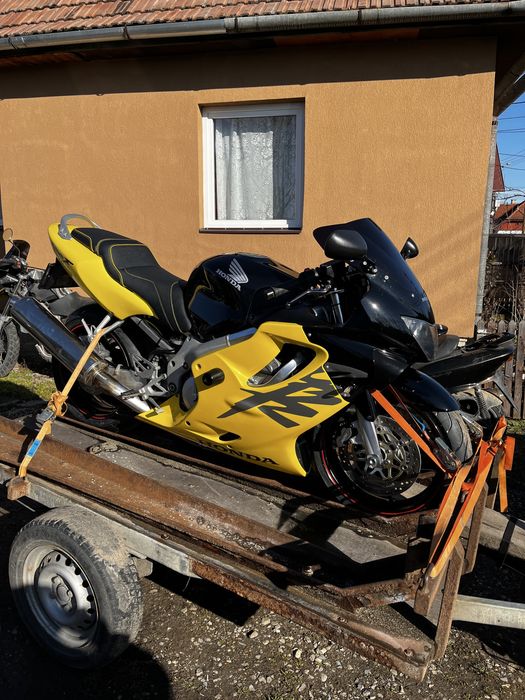 Vand Honda CBR 600 F4