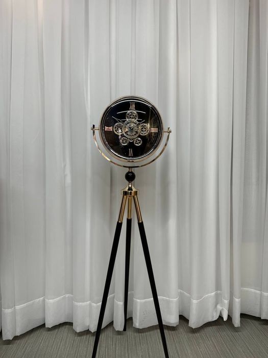 Soat napolniy, 3 oyoqli.