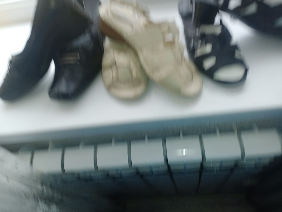 Туфли кожаные и две пары босоножек