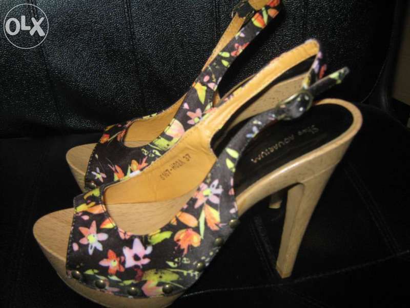 Нови флорални сандали