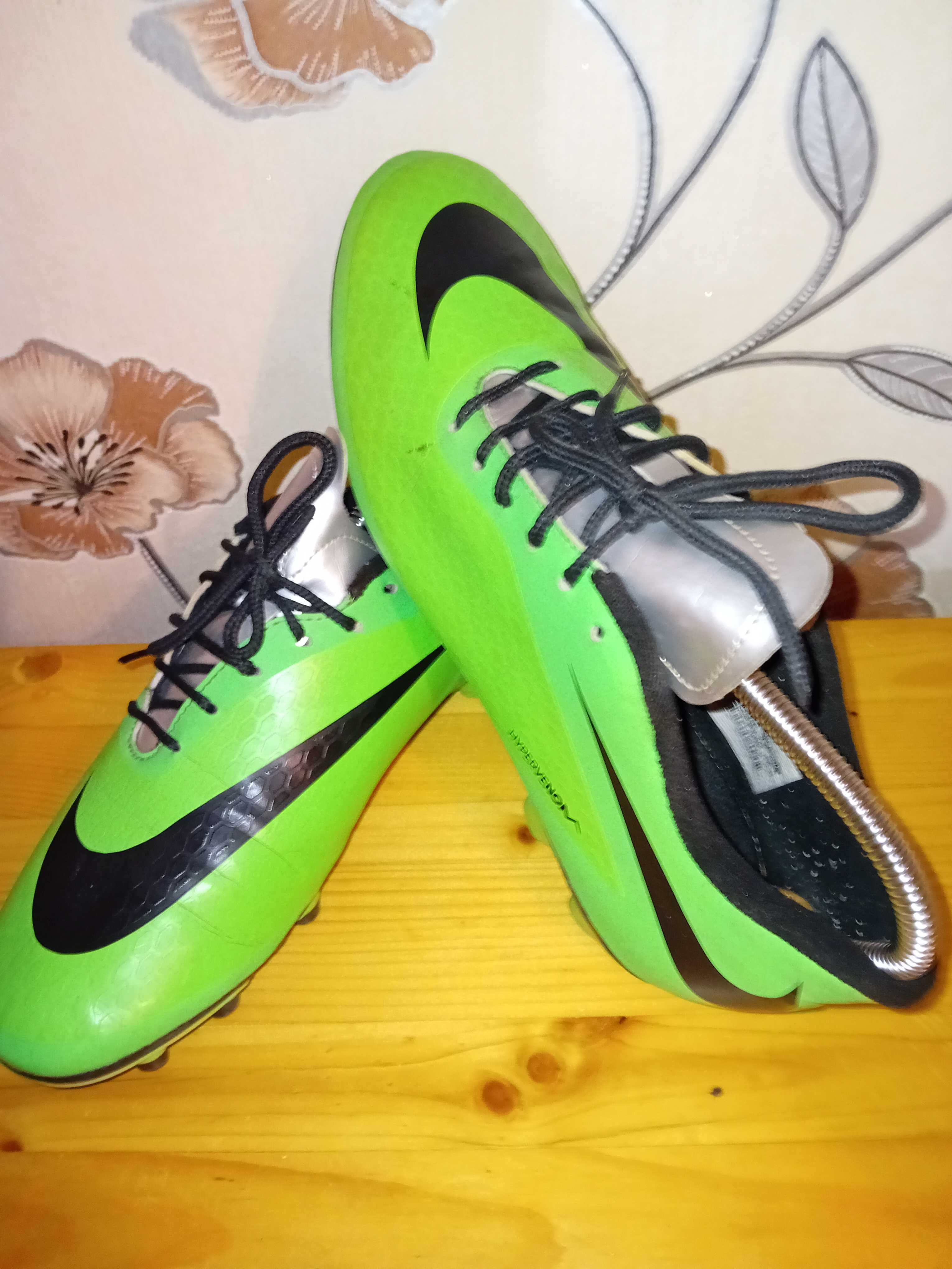 Продавам оригинални бутонки Nike ,номер 43