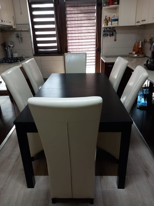 Masă extensibilă cu 6 scaune bej