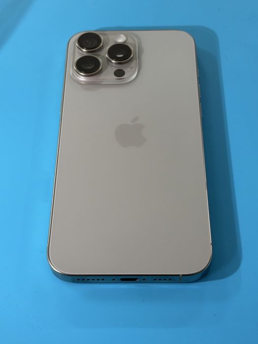 iPhone 16 pro Pret 3850 lei