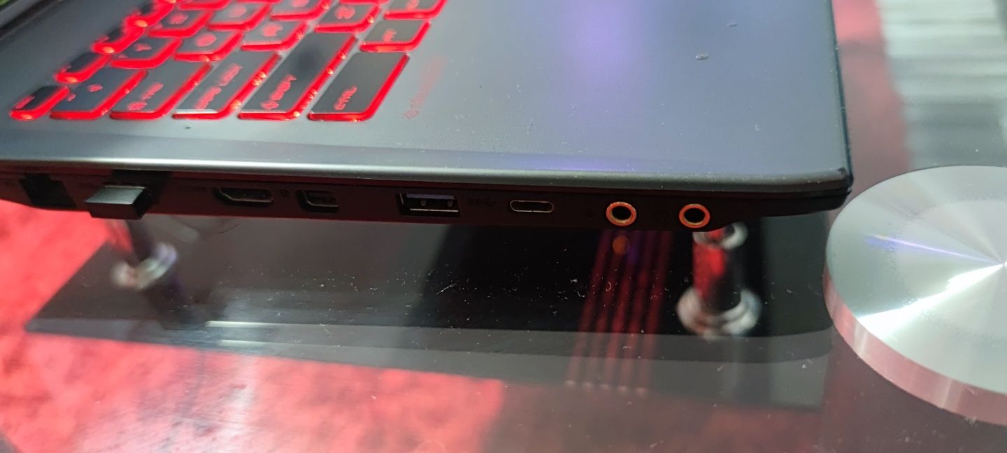 Vând laptop gaming MSI GV627RD, GTX 1050, i5, 32 GB RAM, 1T SSD+1T HDD