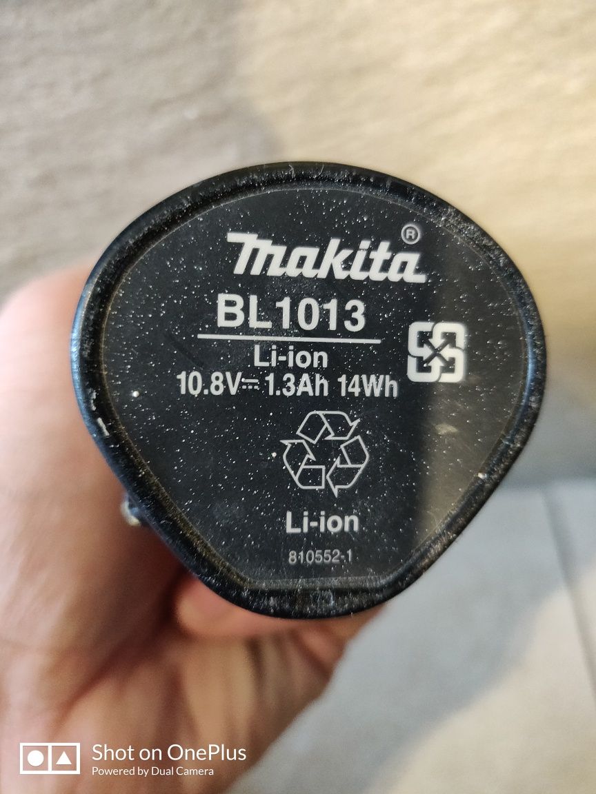 Incărcător / acumulatori  Makita 18v / 12v