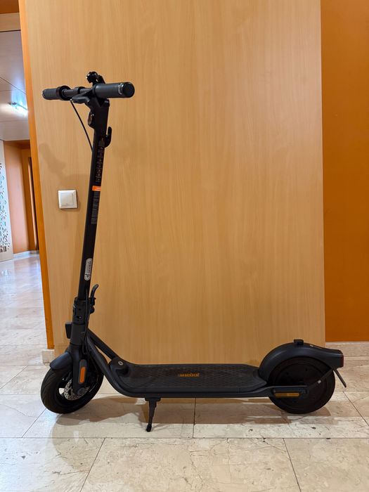 Продавам Ninebot KickScooter F2