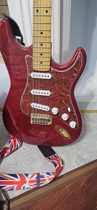 Электрогитара фирмы Fender.