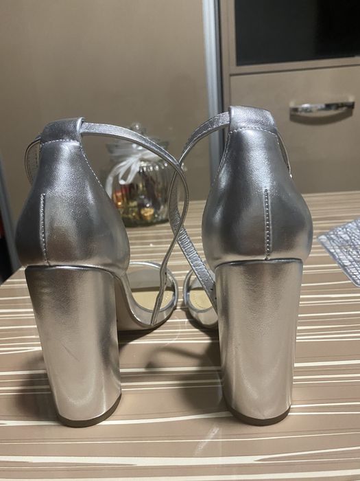 Sandale argintii