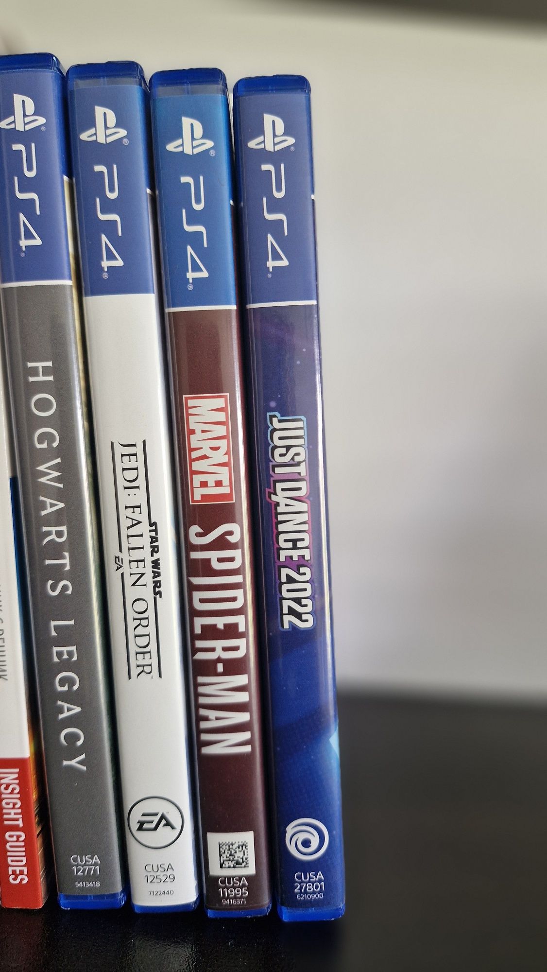 PS 4 слим + игри + 2 джоистика и докинг станция
