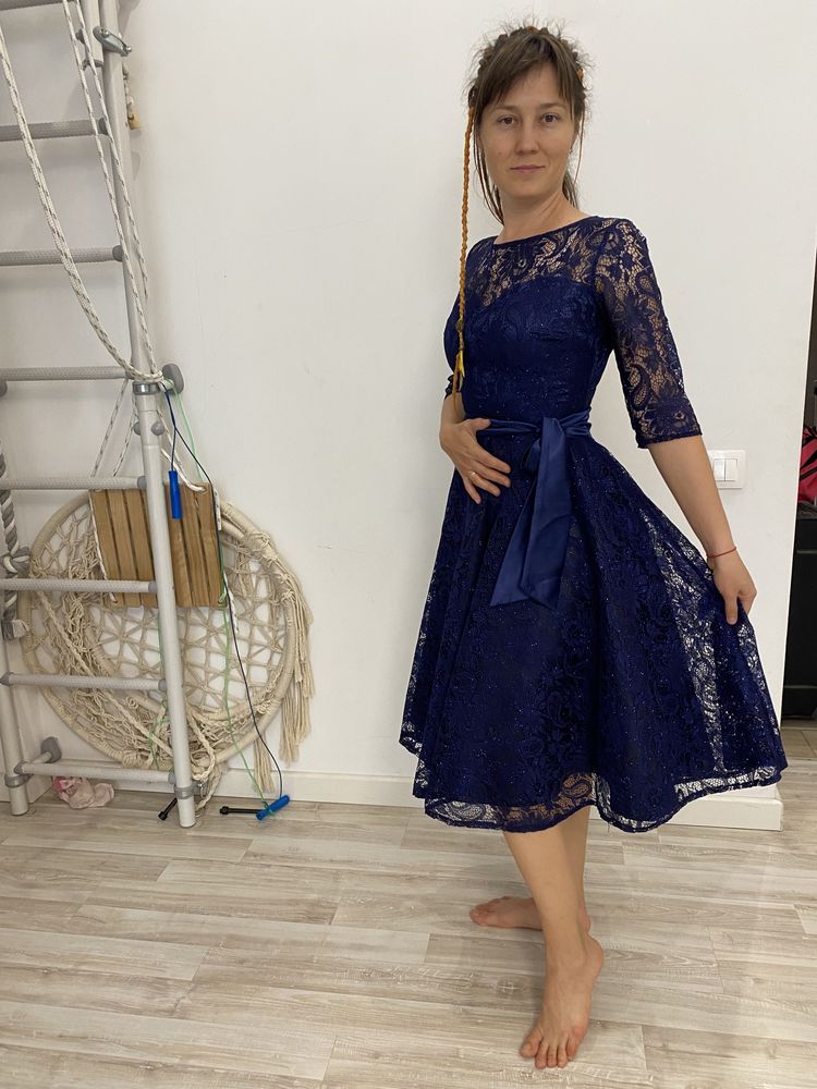 Вечернее коктейльное платье синее кружевное с блестками