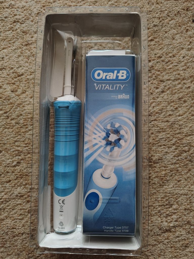 Periuta dinti Oral B (Toothbrush) noua nedesfacuta