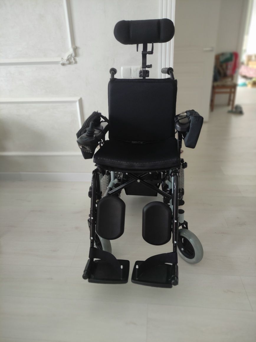 Инвалидная кресло-коляска с электроприводом