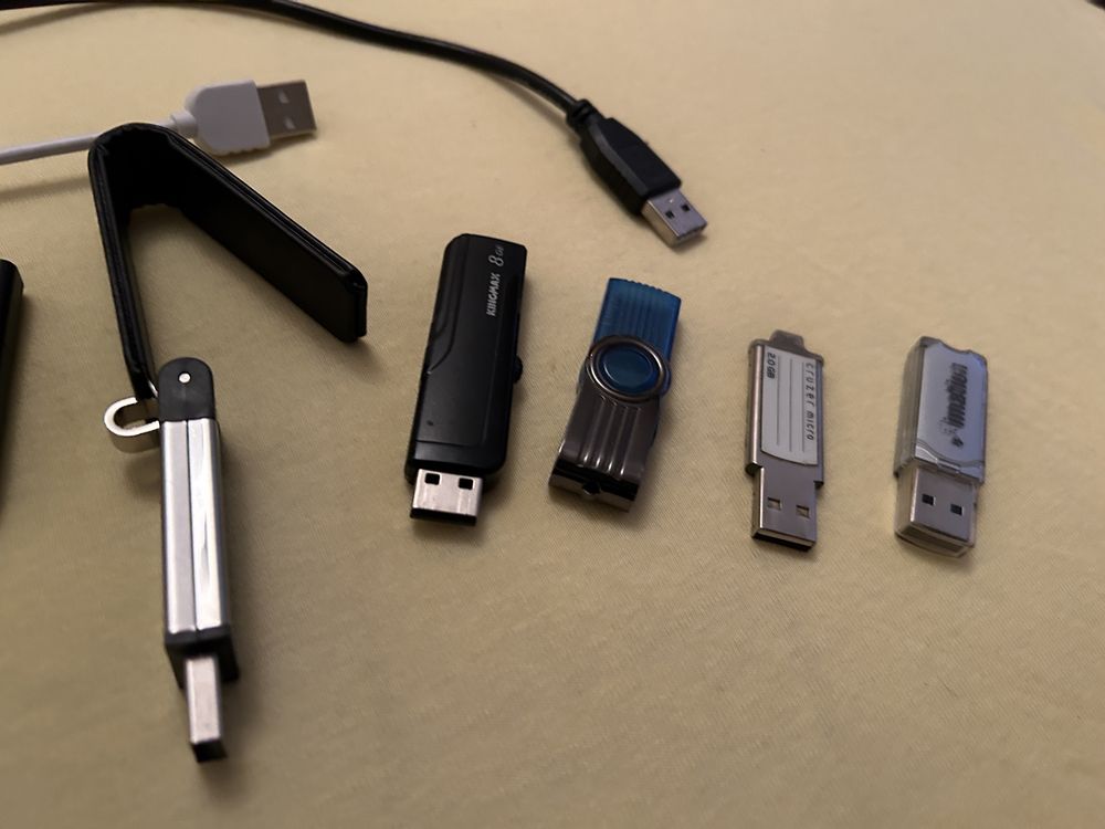 Stickuri usb, adaptoare si huburi