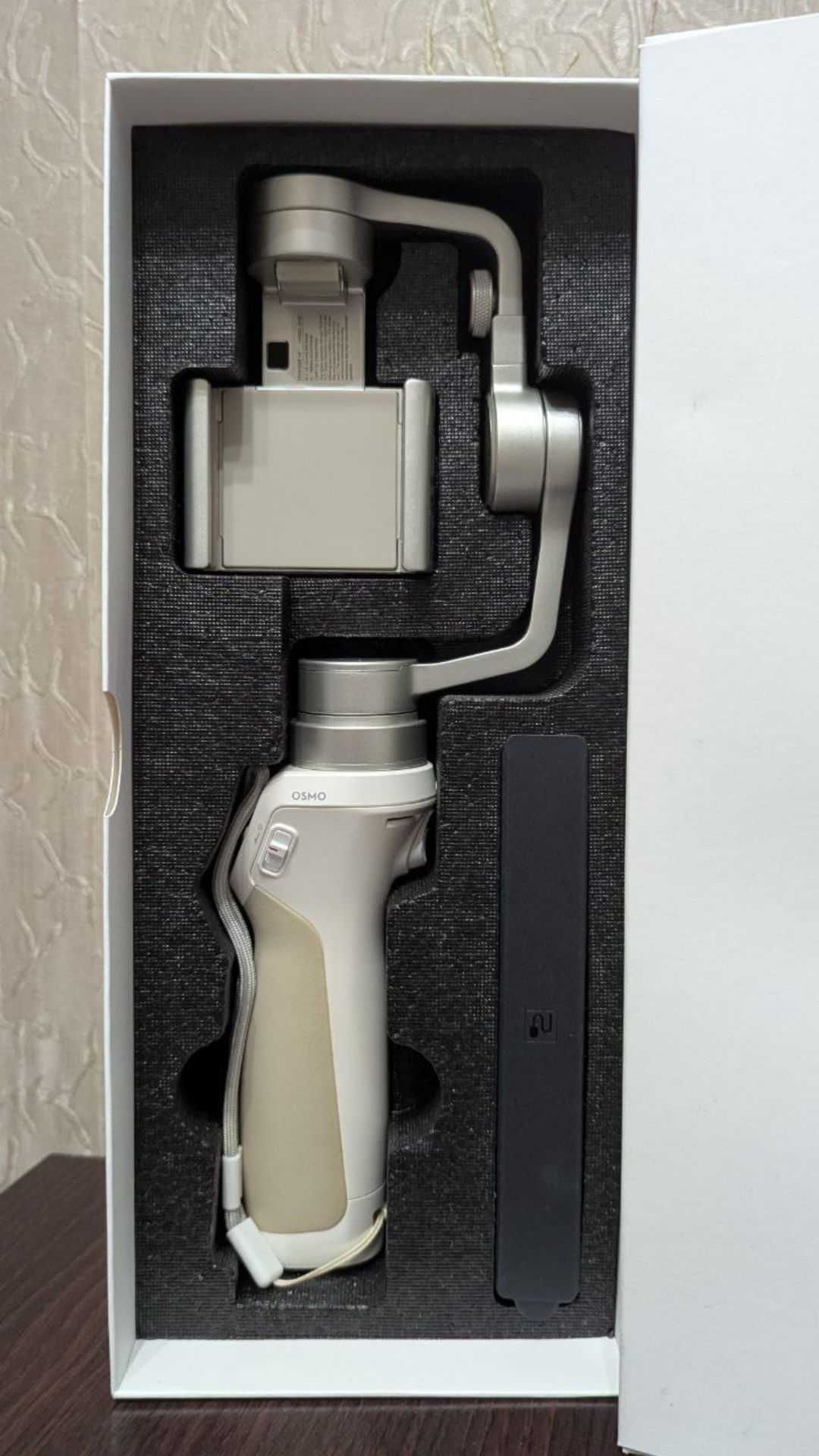 Продам стабилизатор DJI Osmo Mobile I