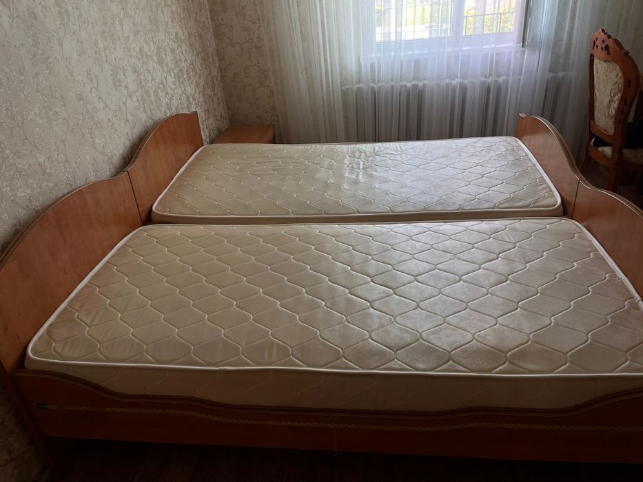 Продам две кровати с матрасами