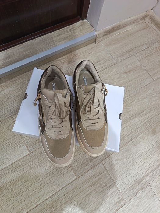 Дамски бежеви кецове