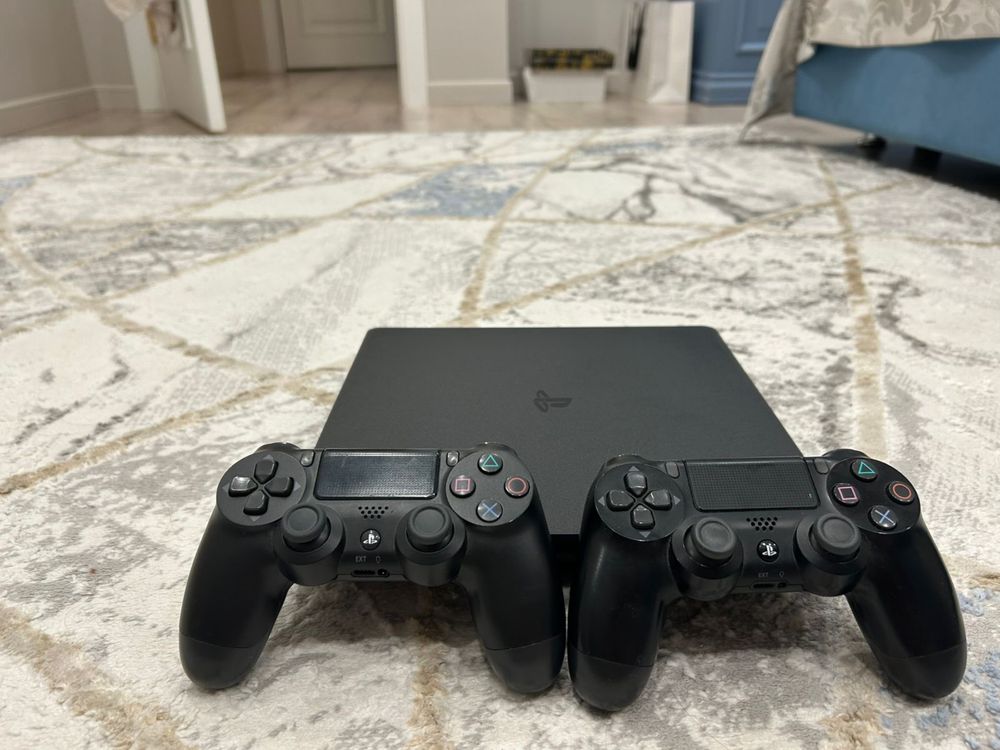 Продам PlayStation 4