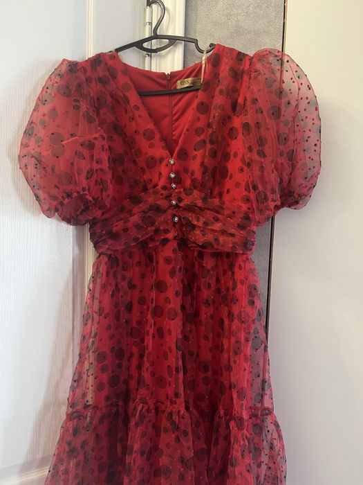 Продам красивое красное платье