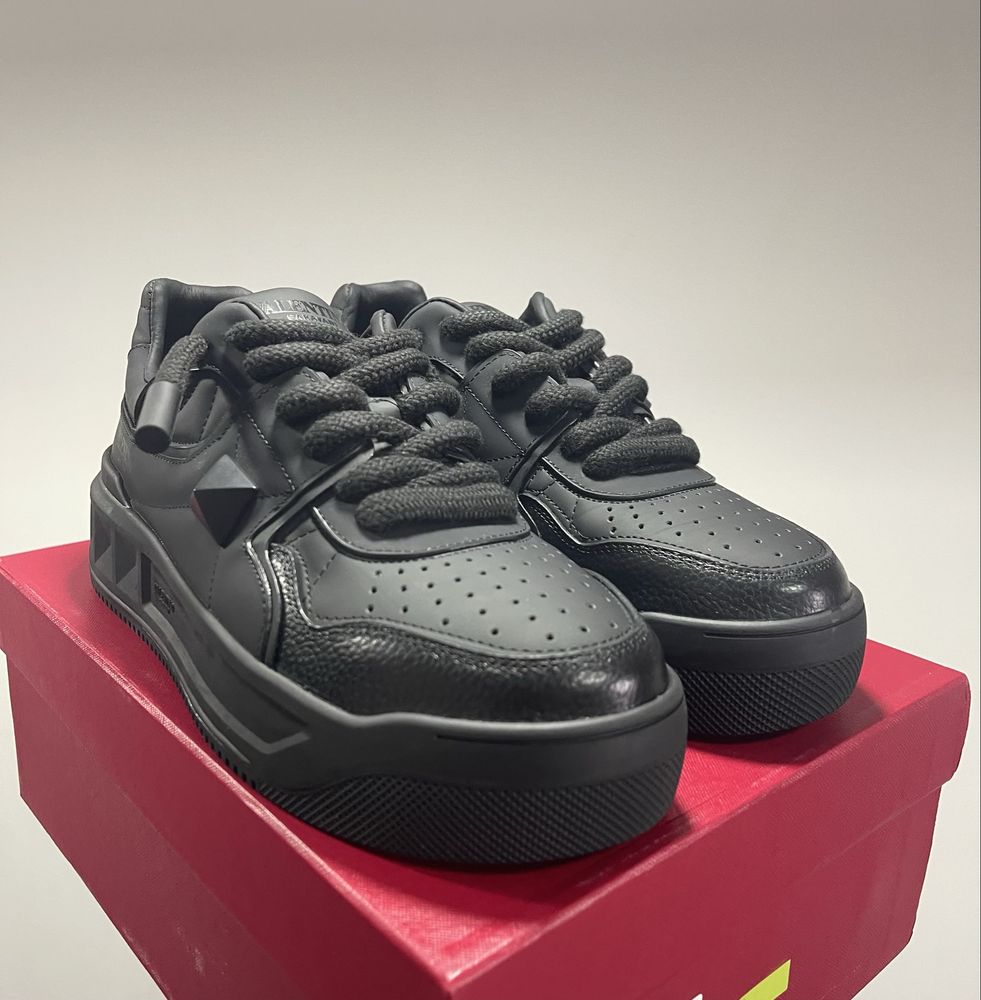 Valentino Garavani One Stud Black