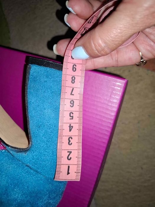 Pantofi de piele intoarsa