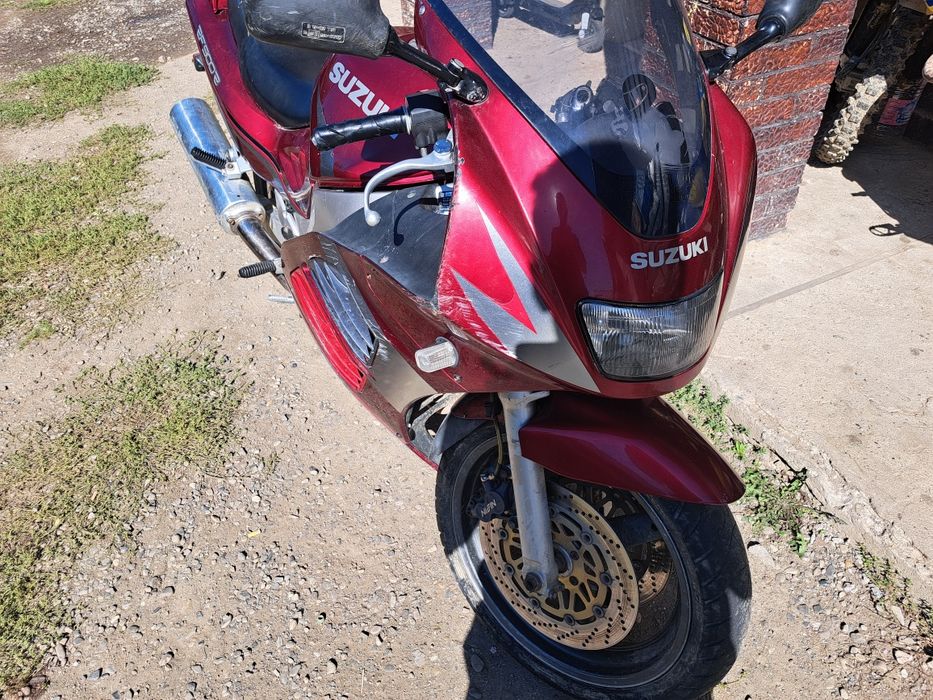 Dezmembrez Suzuki rf900r
