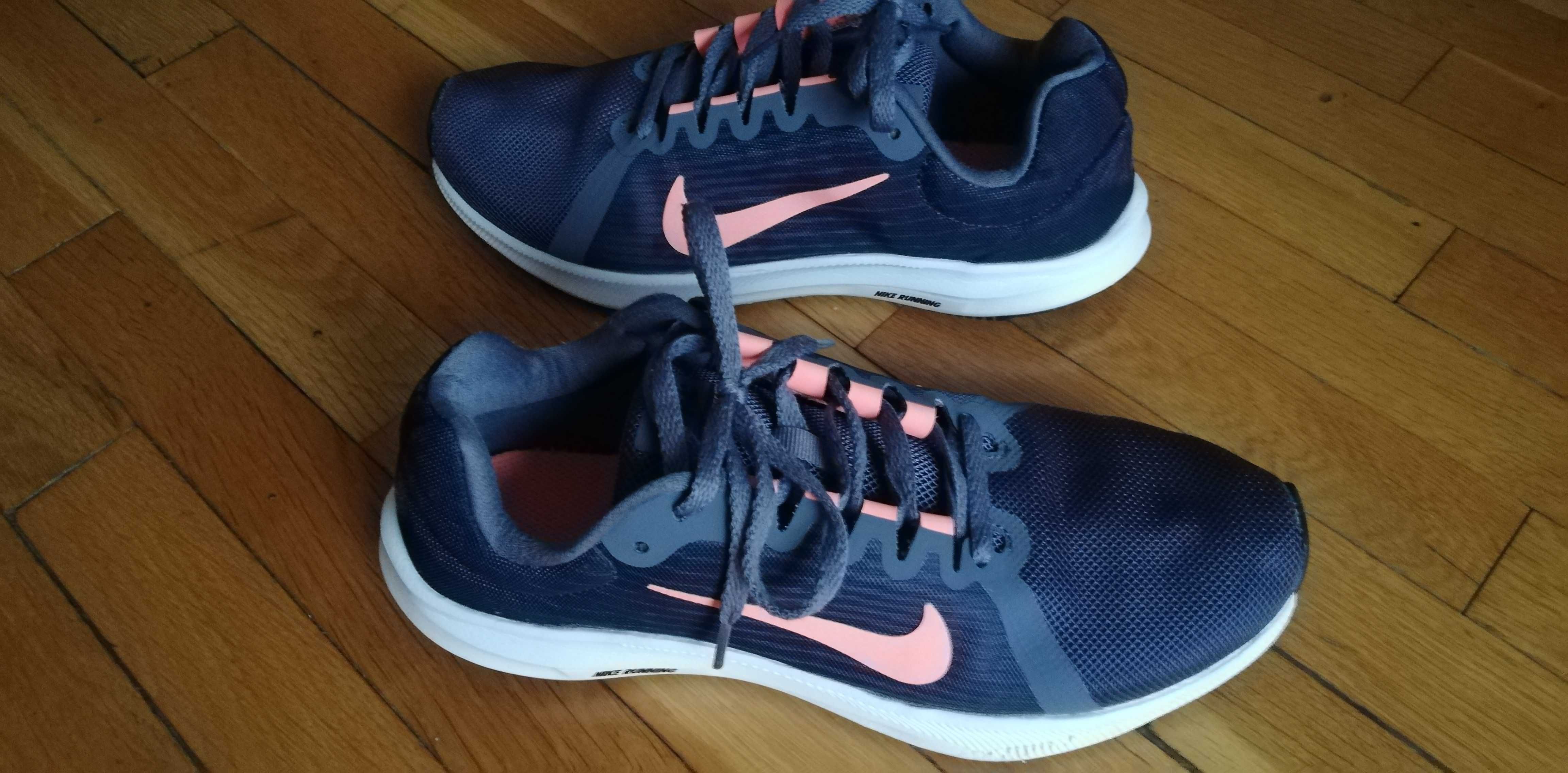 Дамски маратонки Nike 40 номер