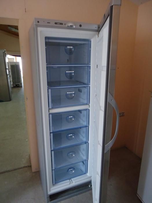 1.Хладилни шкафове вертикални плю-сови или ми-носови за съхранение на