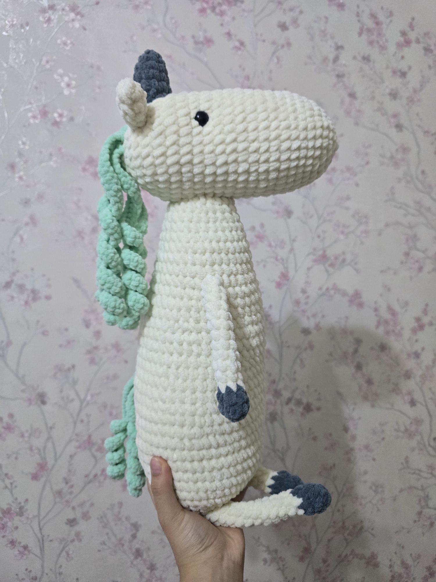 Вязаная игрушка единорог