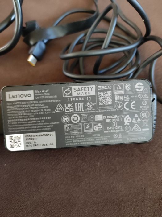 Оригинално зарядно за лаптоп Леново