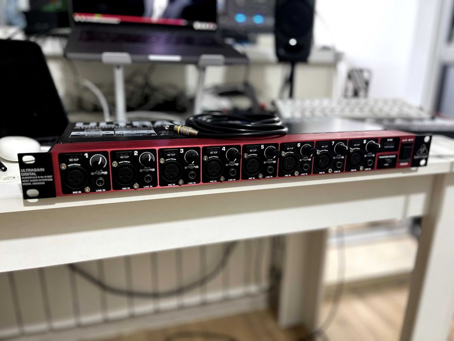 Behringer ADA8200