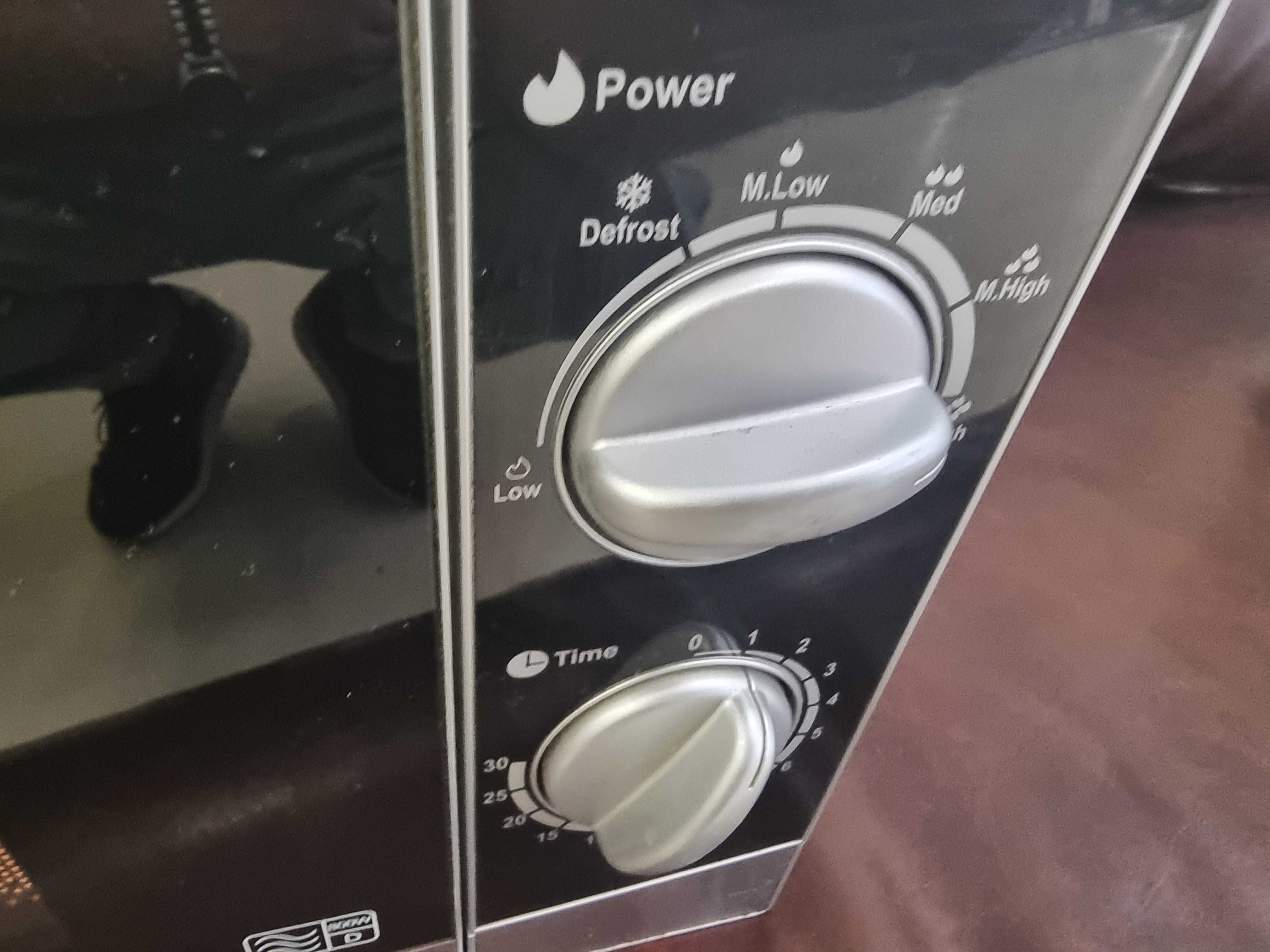 Микровълнова фурна 800W
