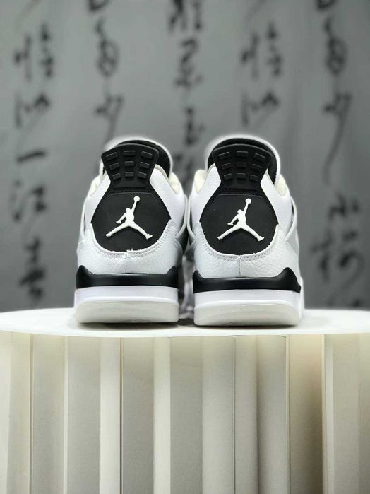 Jordan 4 Retro Military Black EU40