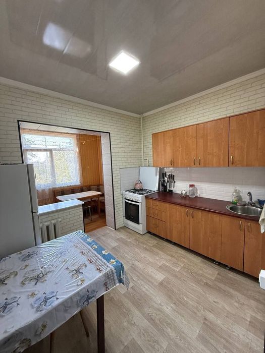3 ком. квартира. 3/3/5. Сергели 2 (ярмарка). Не торец! Метро 500 м