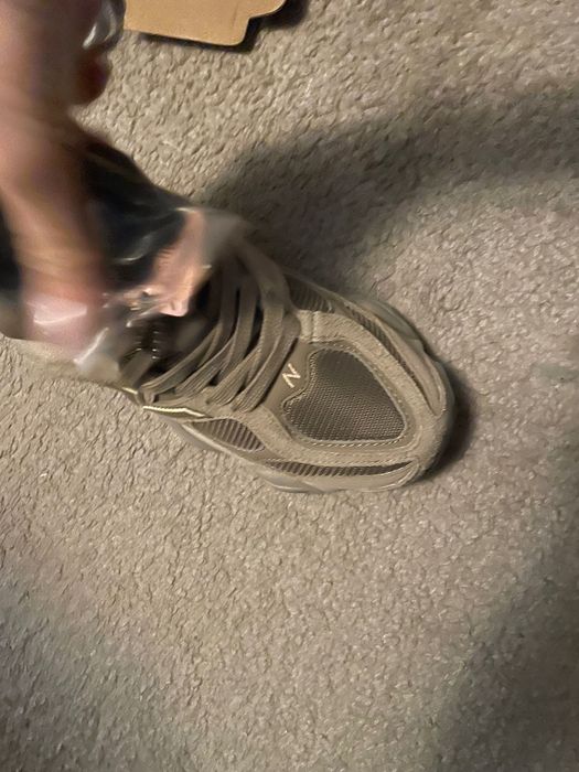 Adidasi New Balance 9060