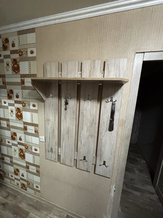 Продам не дорого вешалку для прихожей