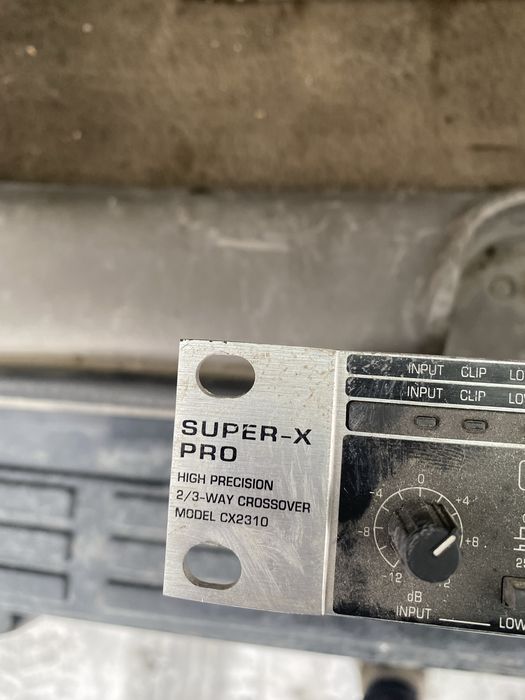 Кроссовер Behringer