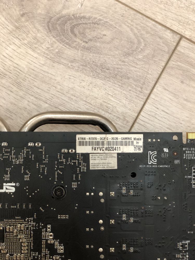 Продам видеокарту Strix R7 370