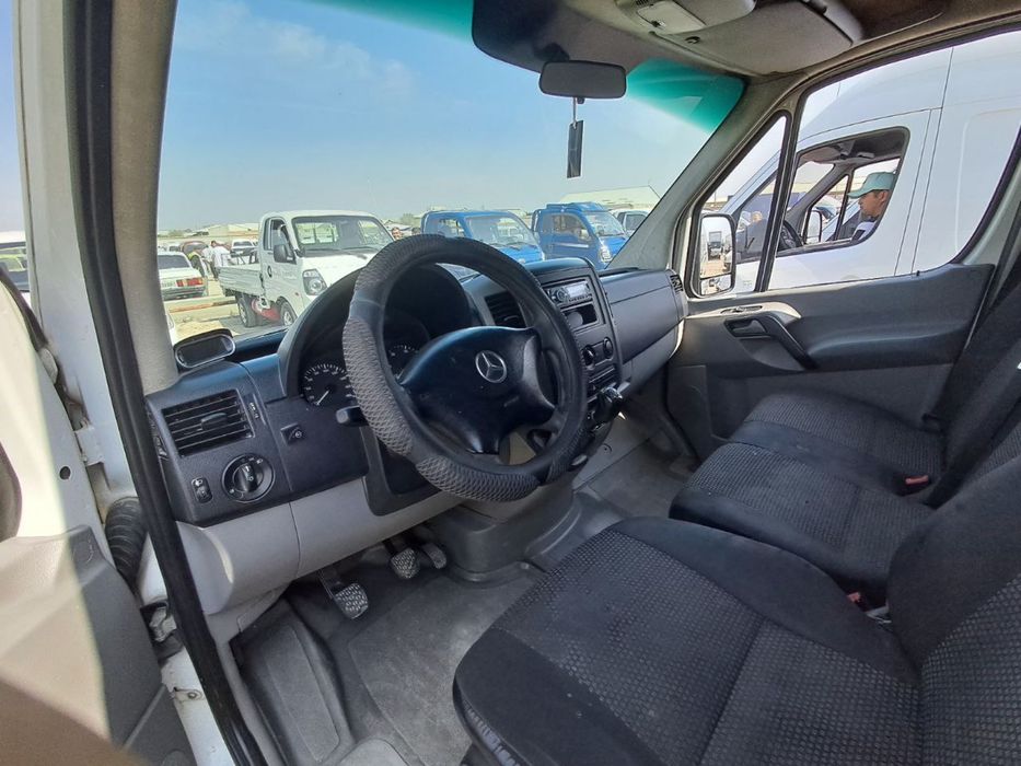 Спринтер (МЕРС) сотилади