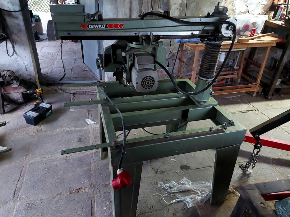 радиална пендула Dewalt 1600