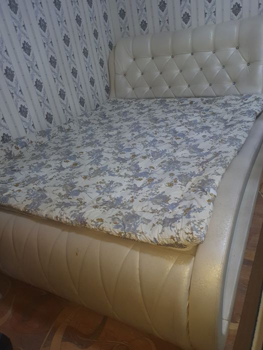 Ideal holatda. Neobichniy dizayn. Ichini sandiq sifatida ishlatish mu