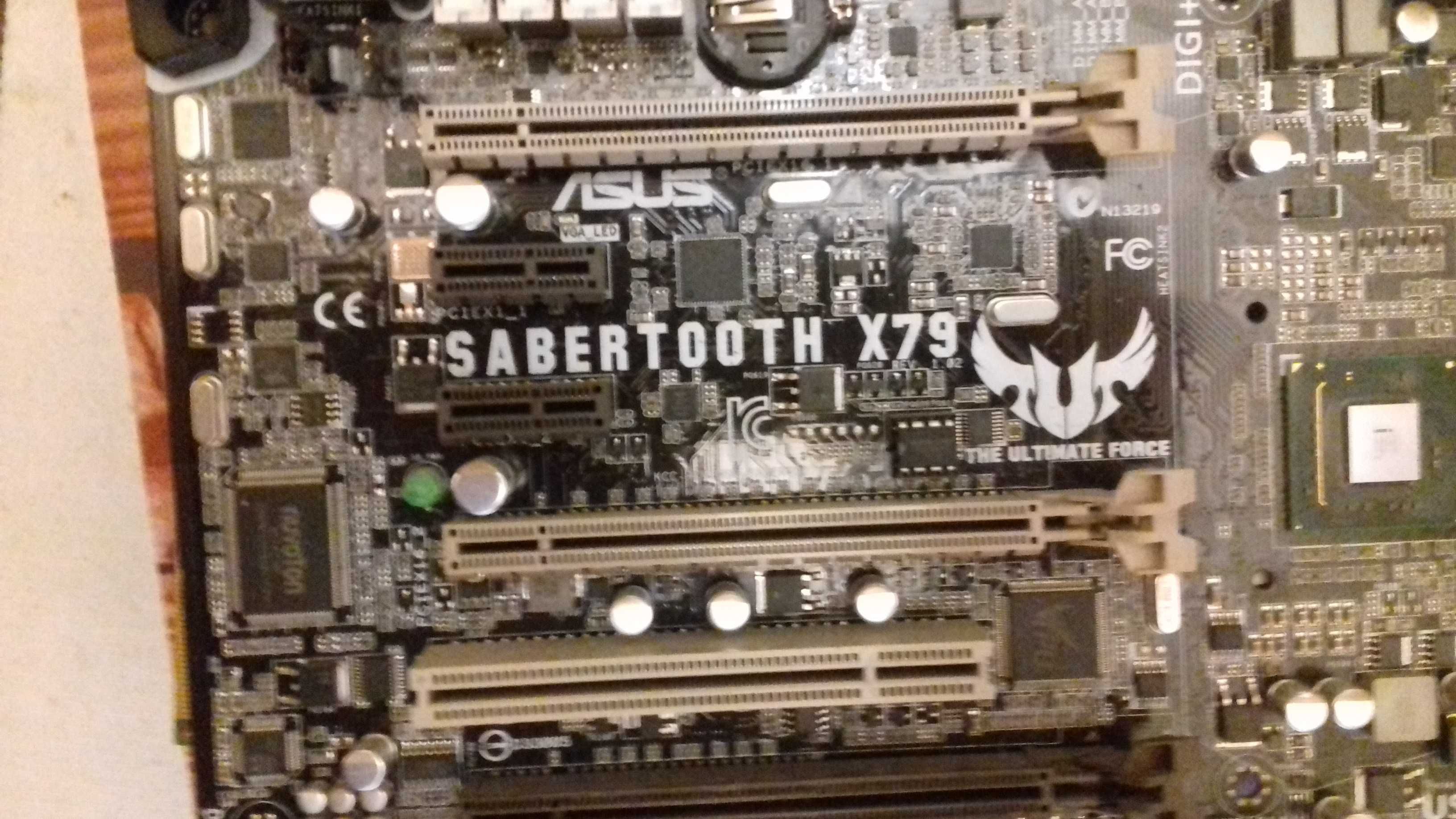 Placa de baza PC  ASUS SABERTOOTH X79 , i7-3960X