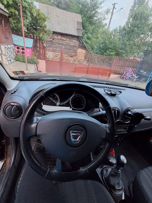 Vând Dacia DUSTER 2010